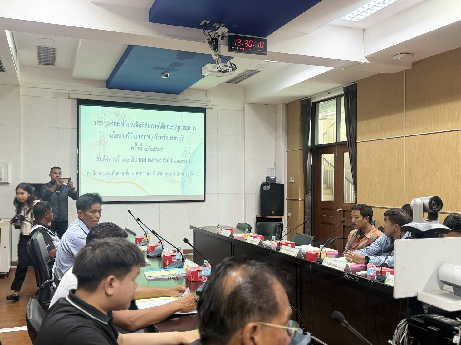 title - ปฏิรูปที่ดินจังหวัดเพชรบุรี มอบหมายให้ นางสาวขวัญใจ เพชรสวน นักวิชาการปฏิรูปที่ดินชำนาญการ ร่วมประชุมคณะทำงานจัดที่ดินทำกินภายใต้คณะอนุกรรมการนโยบายที่ดิน (คทช.) จังหวัดเพชรบุรี โดยมีระเบียบวาระการประชุม